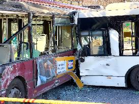 TPL Driver Loses Control Of The Vehicle And Crashes Into An Atac Bus, 15 Injured. A Two Month Old Baby Girl Is Very Serious