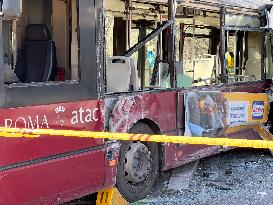 TPL Driver Loses Control Of The Vehicle And Crashes Into An Atac Bus, 15 Injured. A Two Month Old Baby Girl Is Very Serious