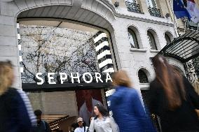 Sephora Store On The Avenue Of The Champs Elysees - Paris