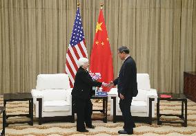 U.S. treasury secretary meets China's vice premier