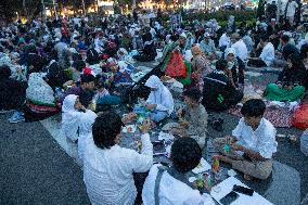 Mass Iftar Dinner Organized For Displaced Palestinians