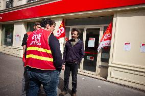 CGT Occupies An ADECCO Branch - Paris