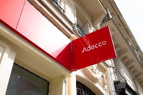 CGT Occupies An ADECCO Branch - Paris