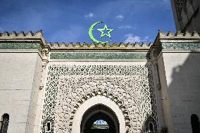 The Grand Mosque Of Paris Announces Eid On 10 April