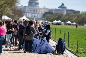 People In Washington DC Coming To The National Mall To Watch The Solar Eclipse