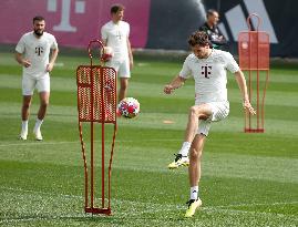 (SP)GERMANY-MUNICH-FOOTBALL-UEFA CHAMPIONS LEAGUE-BAYERN MUNICH-TRAINING SESSION