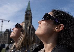North America Awed By Total Solar Eclipse - Canada
