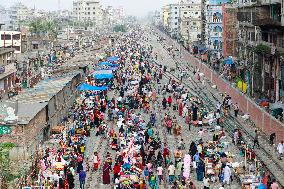 Makeshift Shops Set Up Along A Rail Track - Dhaka