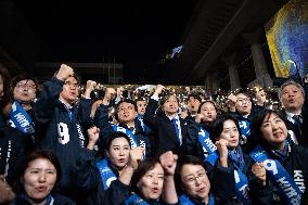 Cho Kuk, The Rebuilding Korea Party Leader Holds The Final Election Campaign