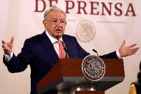 Lopez Obrador Meets With Governors In Press Briefing