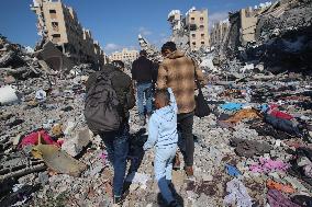 Gazans Return To Scenes Of Devastation In Khan Yunis