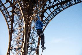 Anouk Garnier Beats The World Record For Rope Climbing The Eiffel Tower - Paris