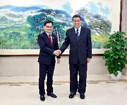 CHINA-BEIJING-HE LIFENG-SINGAPOREAN DEPUTY PM-MEETING (CN)