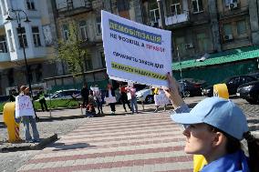 Families of Ukrainian defenders demand to establish clear terms of military service