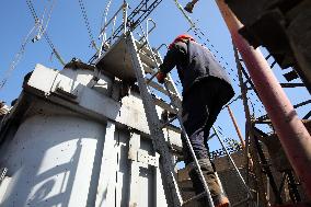Repairing energy facilities in Kharkiv