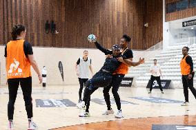 Aurore Berge visits the Paris 92 handball club - Issy-les-Moulineaux