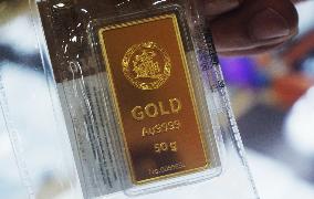 International Gold Futures Prices Hit Record High