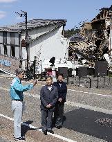 Emperor, empress visit quake-hit town in Ishikawa Pref.