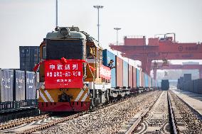 Xinhua Headlines: China's Q1 foreign trade surge signals economic upturn