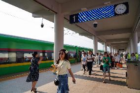 CHINA-YUNNAN-CHINA-LAOS RAILWAY-INT'L PASSENGER SERVICE-TRAINS ADDING (CN)