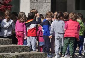 Many school groups visiting Bergamo