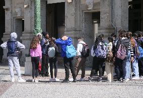 Many school groups visiting Bergamo