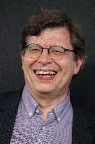 Reims Polar Closing Black Carpet