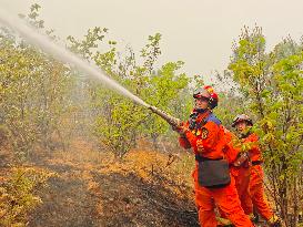 CHINA-YUNNAN-JINNING-FOREST FIRE-FIREFIGHTING (CN)