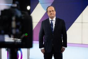 Francois Hollande On Dimanche En Politique - Paris