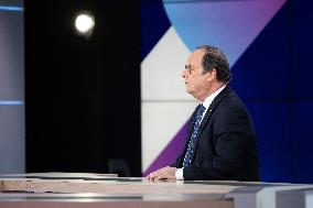 Francois Hollande On Dimanche En Politique - Paris