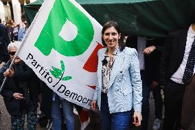 The Collection Of Signatures Of The Partito Democratico For The Bill Of Popular Initiative Of The PD Lombardia For A Health Acce