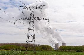 Electricity Pylons And Nuclear Power Stations - Nogent-sur-Seine