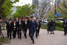 Rebuilding Korea Party Leader Cho Kuk And Members Visit Families Of Itaewon Tragedy Victims