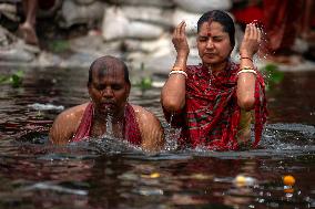 Hindu Pilgrims Take Holy Bath At Langalbandh