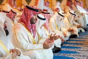 Arab Leaders Pray for Eid el Fitr