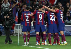 Barcelona v PSG - Champions League