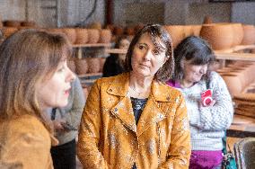 Carole Delga Visits A Pottery Workshop - Albi