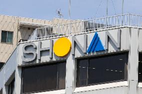 Shonan Shinkin Bank signboard and logo
