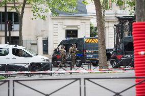 Man With Explosives Breaks Into Iranian Consulate - Paris