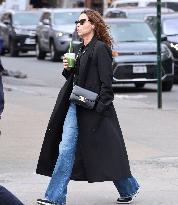 Minnie Driver Shopping in New York