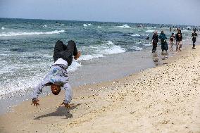 Displaced Palestinians On The Gaza Beach