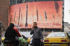 Billboard depicting Iranian missiles in Tehran