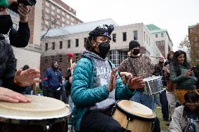 Columbia University Students Continue Campus Demonstrations After Arrests