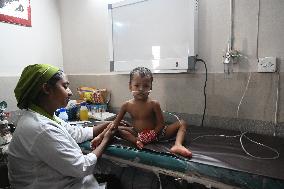Child Suffer From Pneumonia In Dhaka.