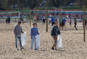 CANADA-VANCOUVER-EARTH DAY-BEACH CLEANUP