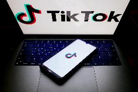 TikTok Photo Illustrations