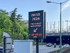 Paris 2024 - Priority Vehicles Test Sign Indicating The Lane Reserved