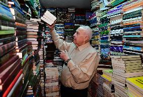 SYRIA-DAMASCUS-VINTAGE BOOKSTORE-OWNER
