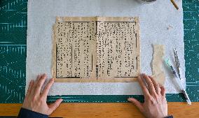 CHINA-TIANJIN-ANCIENT BOOKS RESTORING-EXPERT (CN)