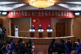 (EyesonSci)CHINA-SHENZHOU-18-ASTRONAUTS-MEETING THE PRESS (CN)